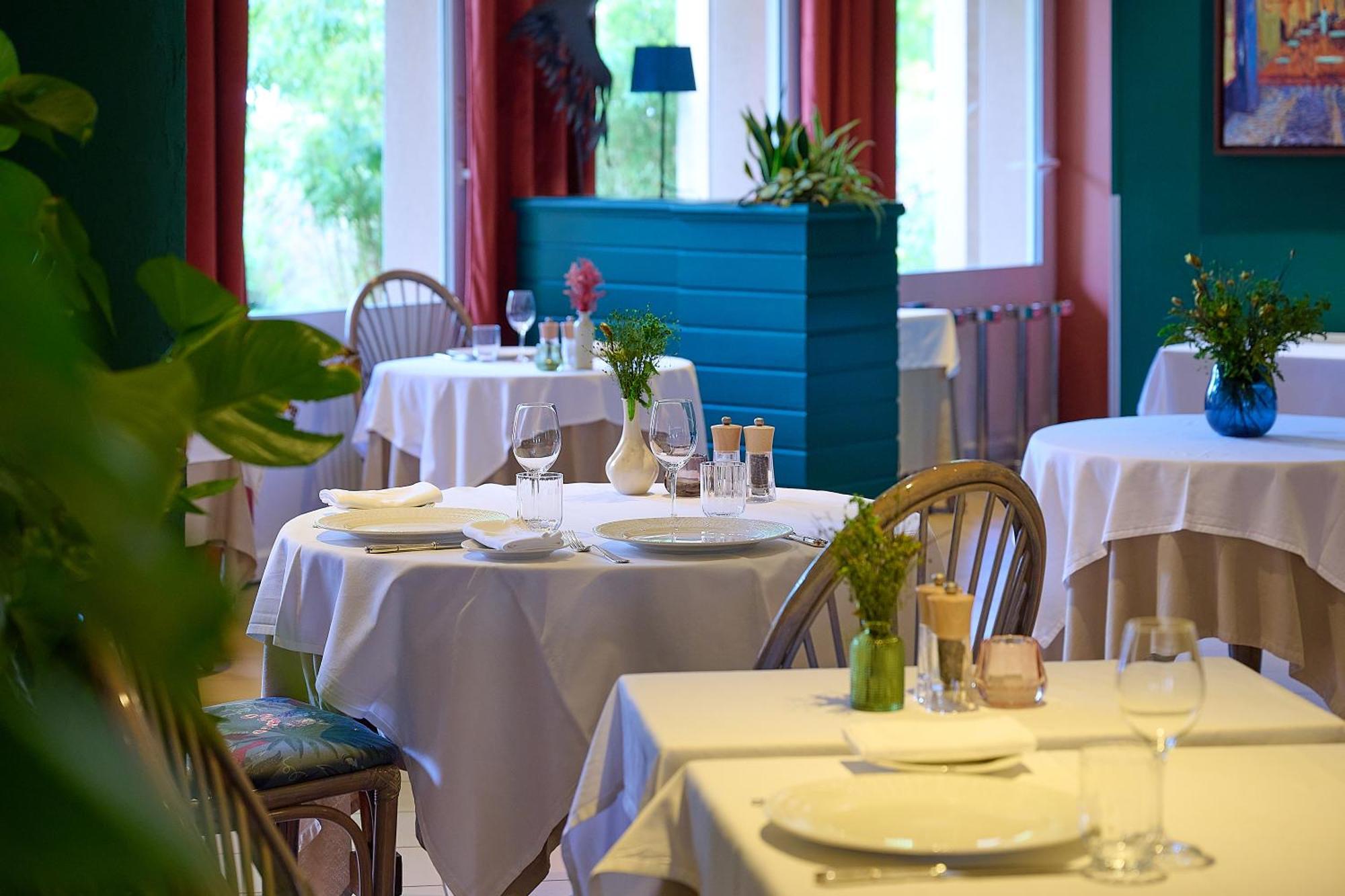 Logis L'Ermitage Hotel & Restaurant Saulges Εξωτερικό φωτογραφία
