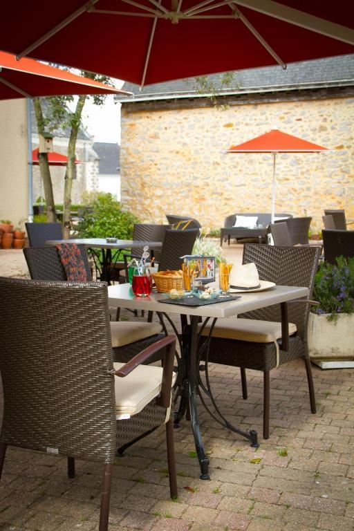 Logis L'Ermitage Hotel & Restaurant Saulges Εξωτερικό φωτογραφία