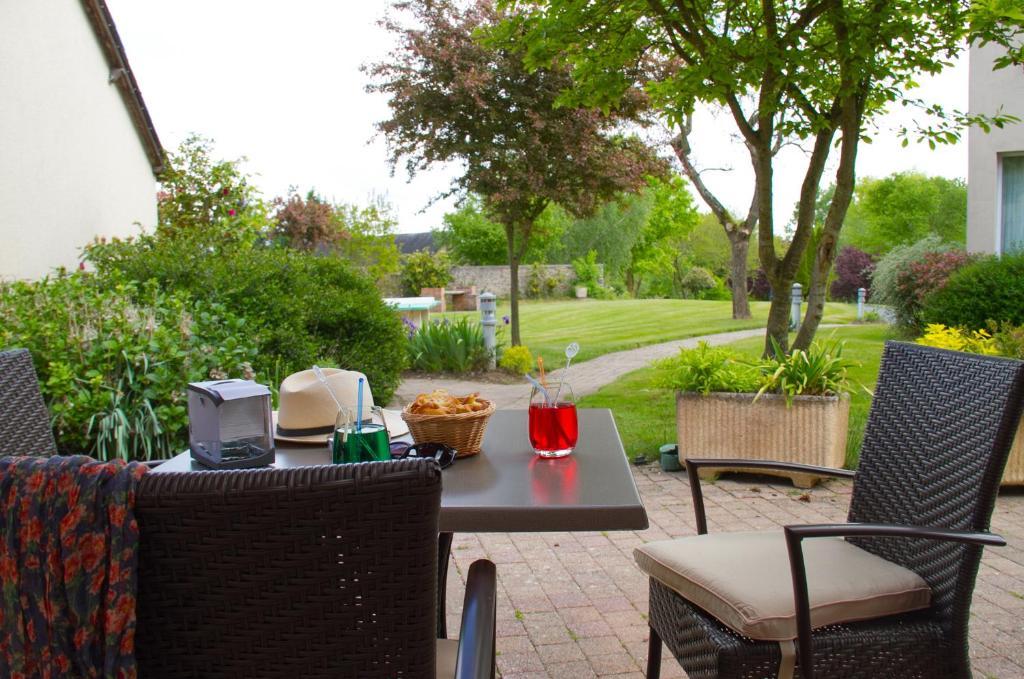 Logis L'Ermitage Hotel & Restaurant Saulges Εξωτερικό φωτογραφία